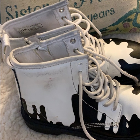 Boots - Picture 7 of 7